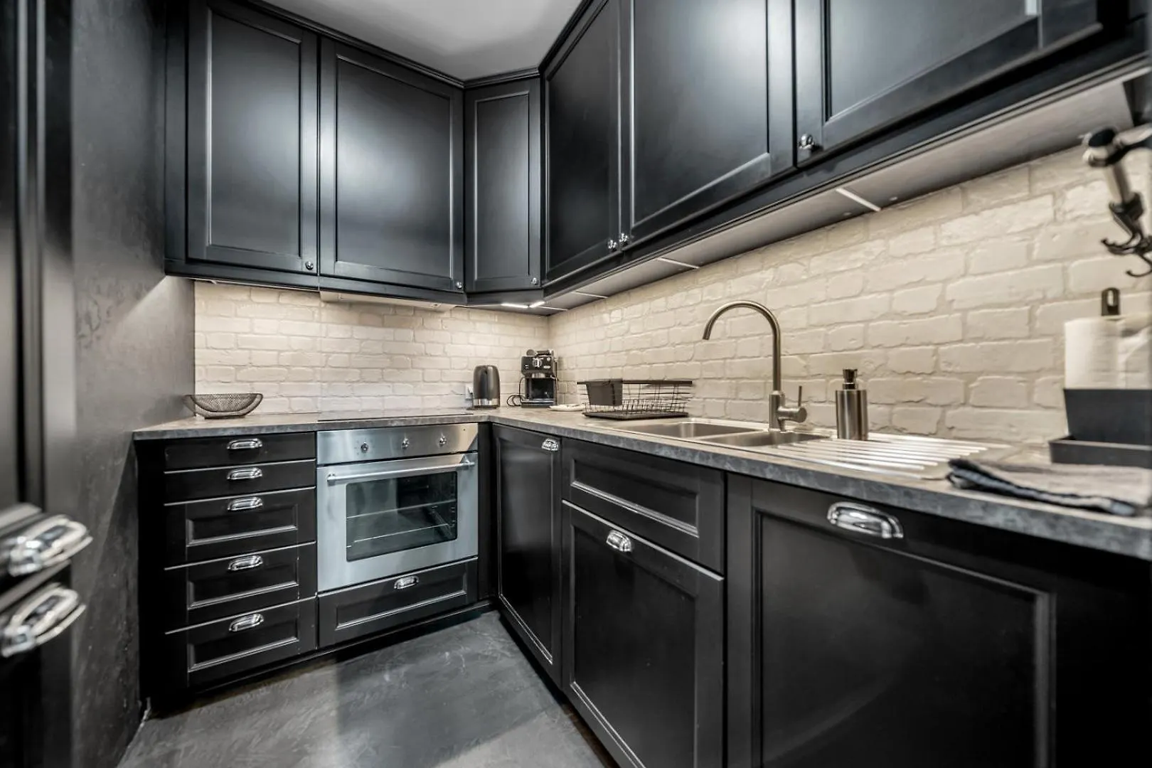 Warsaw Leszno Apartment With Parking - By Rentujemy