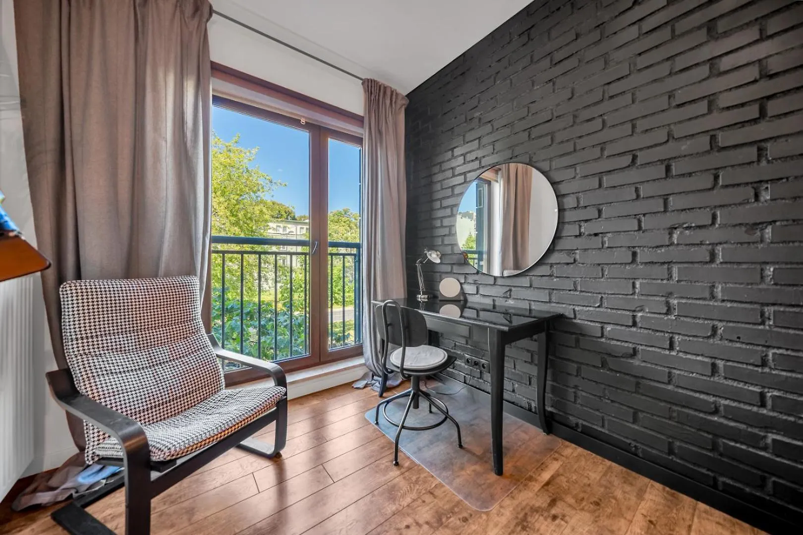 Warsaw Leszno Apartment With Parking - By Rentujemy