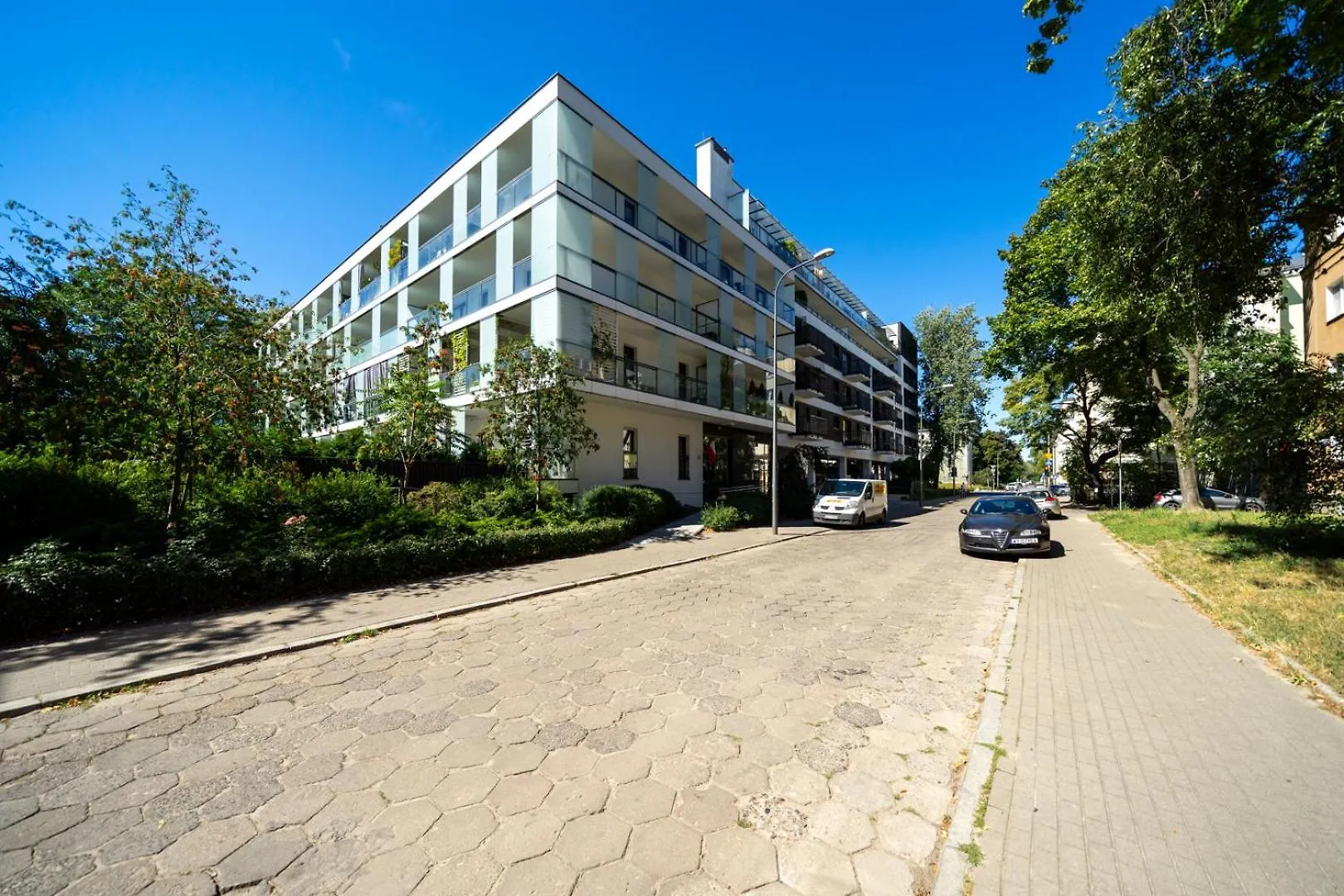 Warsaw Leszno Apartment With Parking - By Rentujemy